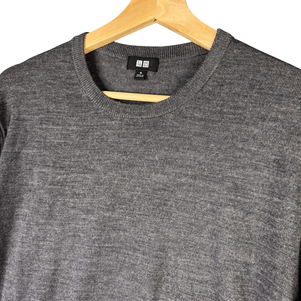 Uniqlo Extra Fine Merino Wool Crew Neck Sweater Mens Medium Gray 351-469395